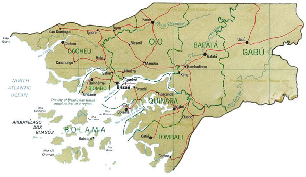 Administrative and road map of Guinea-Bissau.