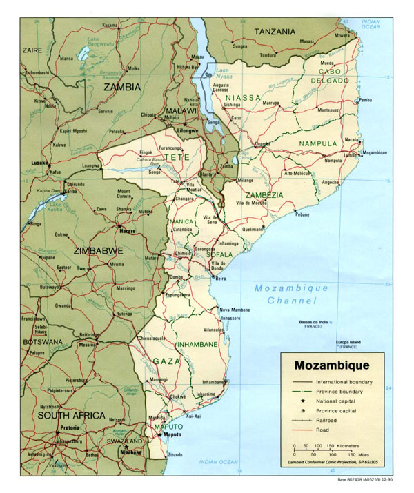 Detailed political and administrative map of Mozambique with cities and roads.