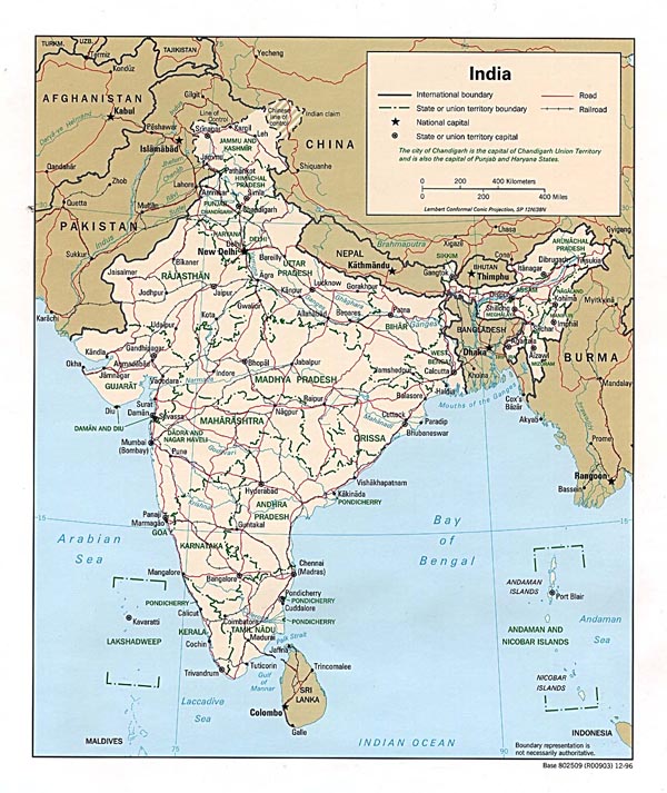 Detailed road and administrative map of India.