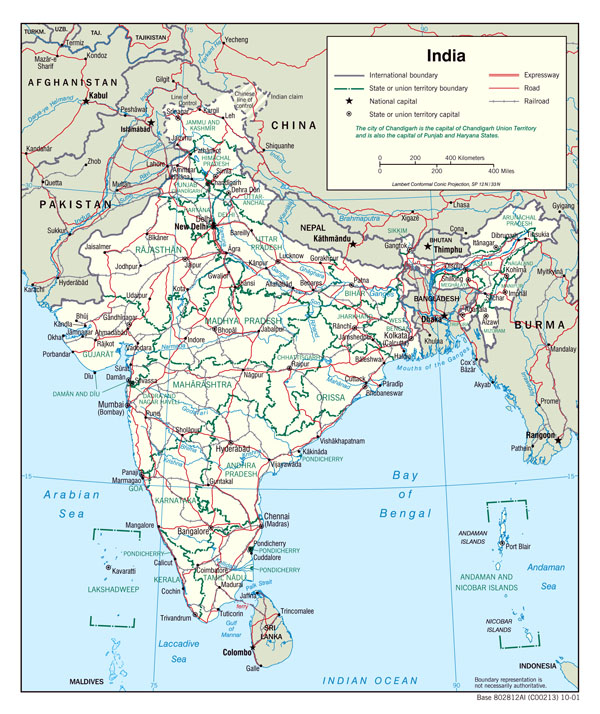Large detailed political and administrative map of India with roads and cities.