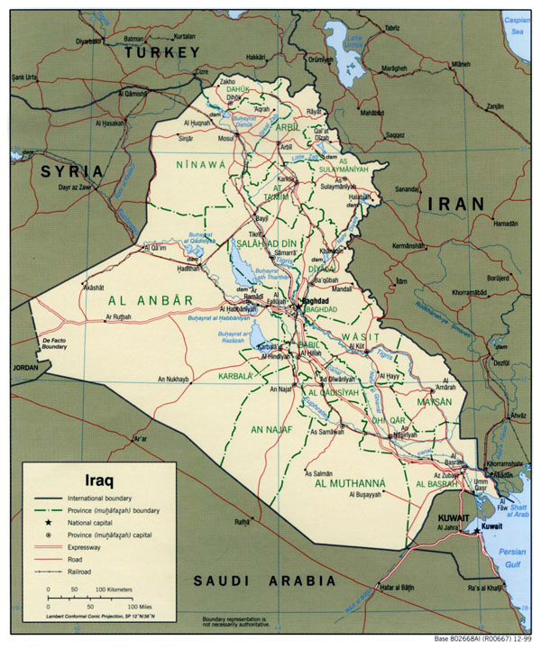 Detailed political and administrative map of Iraq with roads and cities.