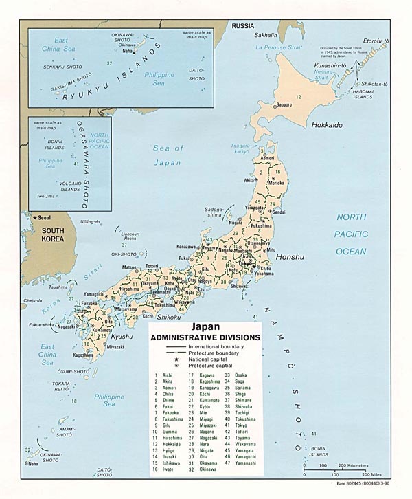 Large detailed political and administrative map of Japan.