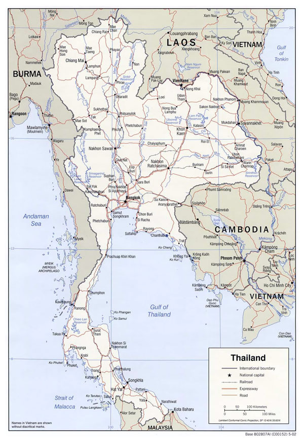 Detailed political map of Thailand with roads and major cities.