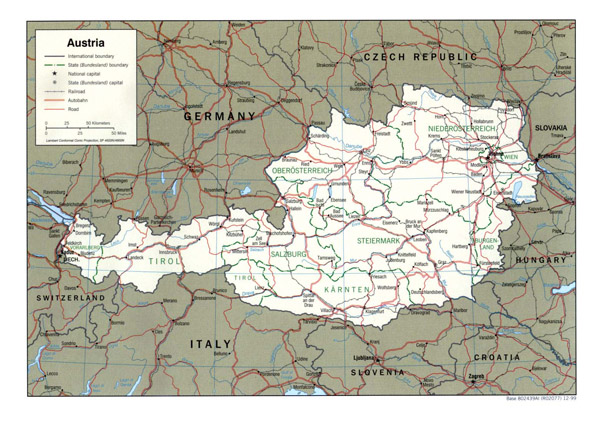 Detailed political and administrative map of Austria with cities and roads.